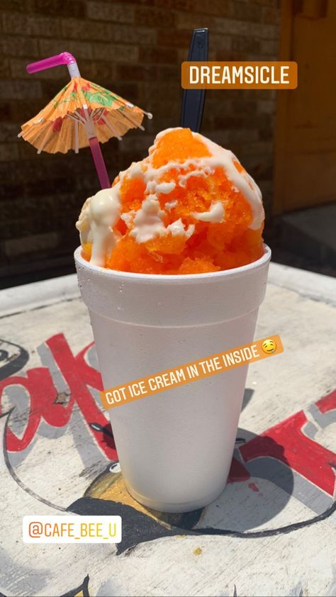 Sno Cone Ideas, Snow Cone Topping Ideas, Fancy Snow Cones, Snow Cones Ideas, Snowcone Aesthetic, Snow Cone Ideas, Snow Cone Stand Ideas Food Truck, Shaved Ice Aesthetic, Snowcone Stand Ideas