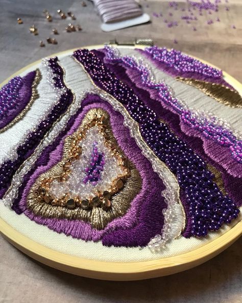 Embroidery Hoop Beading, Purple Embroidery, Crystal Embroidery Designs, Embroidery Crystals, Beadwork Embroidery Patterns, Embroidery Crystal Pattern, Geode Embroidery, Modern Hand Embroidery Patterns, Embroidery Workshop