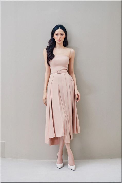 Formal Outfits For Women Parties, Black Wedding Guest Dresses, Formal Wedding Guest Dress, Clueless Outfits, Nude Dress, Cocktail Wedding, Semi Formal Dresses, Formal Dresses For Women, Cocktail Party Dress