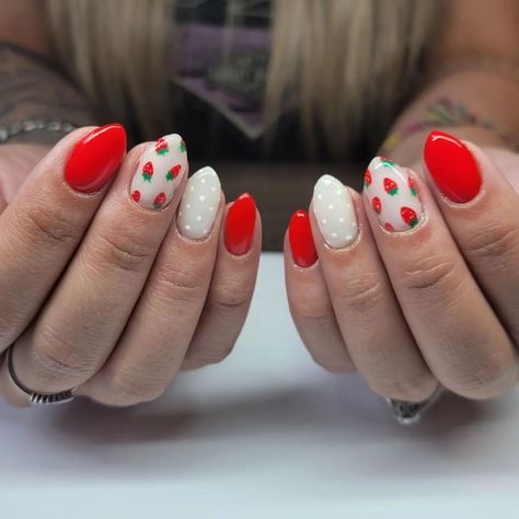 Red Nails Strawberry, Strawberries And Cream Nails, Strawberry Summer Nails, Nails Inspiration Cherry, Gel Nails Strawberry, Strawberry Themed Nails, Red Nail Ideas Summer, Red Nails With Accent Nail, Short Fruit Nails