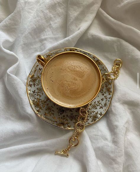 Cream Aesthetic, Coffee Photography, Aesthetic Coffee, Beige Aesthetic, Coffee Love, Cafe Food, Coffee Art, Coffee Addict, Cute Food