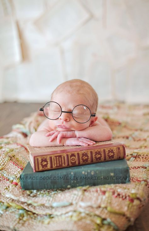 Books E? Foto Newborn, Foto Baby, Book Community, Jolie Photo, E Card, Parenting Guide, I Love Books, Community Board, Future Baby