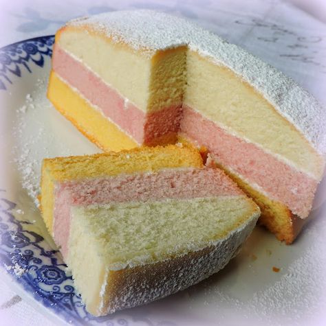 British Cake, White Cake Recipe, Torte Cupcake, English Kitchen, Angel Cake, Different Cakes, Cake Delivery, Strawberry Cakes, Angel Food Cake