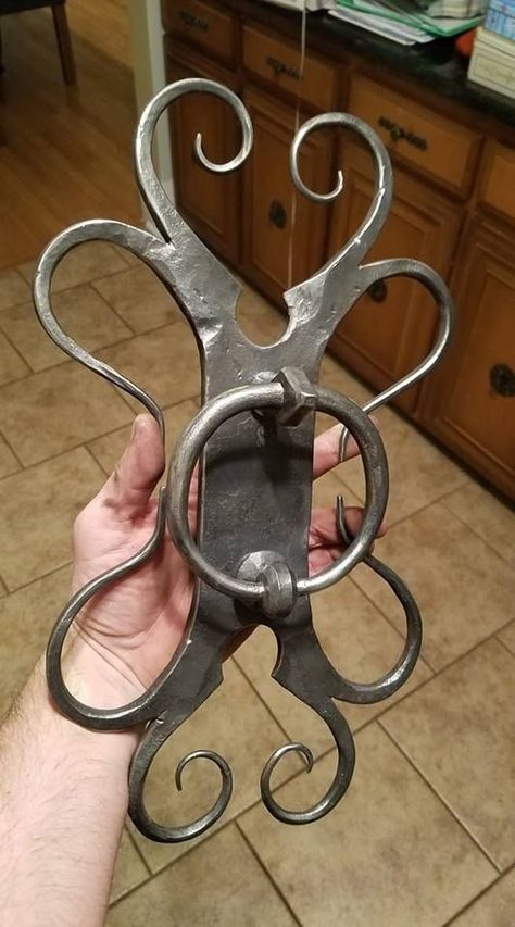 Gas Forge, Forging Knives, Blacksmith Forge, Melting Metal, Blacksmith Tools, Blacksmith Projects, Blacksmith Shop, Diy Welding, Forging Metal