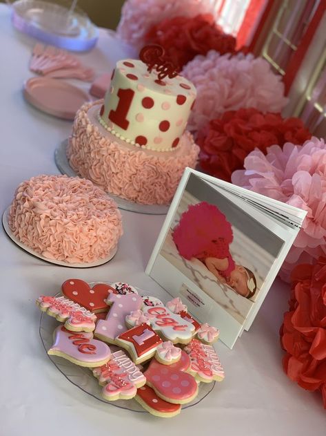 Valentines Day Birthday Party For Girl, Valentine 1st Birthday Girl, Valentines Day 1st Birthday Party, Valentines 1st Birthday Party Girl, First Birthday Valentines Day Theme, Valentines First Birthday Girl, Valentines Birthday Cake, Valentines First Birthday, Friends Themed Party