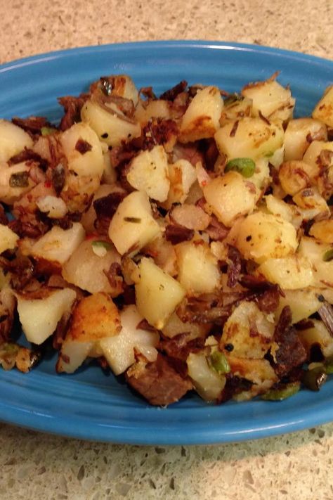 Roast Beef Hash, Beef Hash Recipe, Leftover Roast Beef Recipes, Christmas Leftovers Recipes, Potato Substitute, Ground Beef Keto Recipes, Cooked Potatoes, Leftover Roast Beef, Leftover Beef