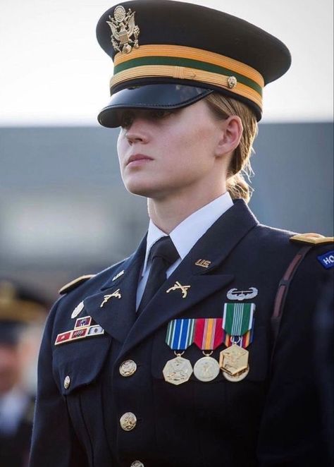 Women's Military Uniform, Freedom And Peace, Military Aesthetic, Hottest Women, Army Women, Military Girl, Police Women, A Soldier, Female Soldier