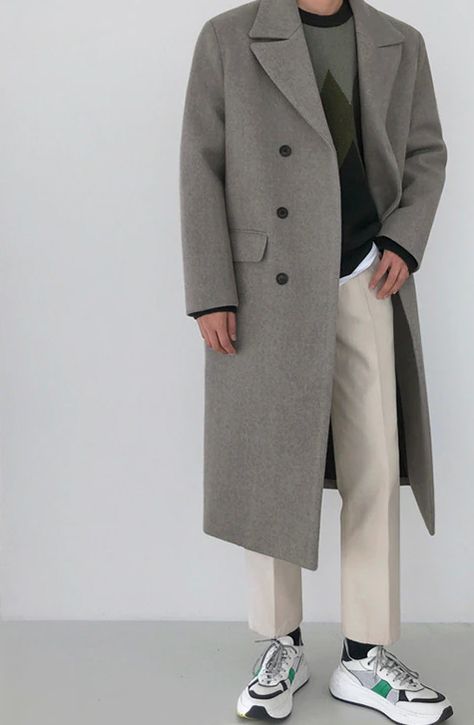 This Double Breasted Longline Overcoat features a minimal style with a luxurious feel, with a lightweight outer shell made of a polyester, acrylic, and cotton blend, and an interior silky polyester sateen lining for a luxurious feel. Notch lapels and a three-button fastening double-breasted style impart a sharp look, while side pockets and a single vent provide convenience and a relaxed fit.Minimal StyleOuter: polyester/acrylic/cotton blendLining: silky polyester sateenNotch LapelsDouble-breasted StyleThree-button FasteningSide PocketsSingle VentRelaxed Fit Grey Trench Coat Outfit Men, Grey Outfits Men, Mens Long Overcoat, Western Outfit Men, Oversized Coat Outfit, Streets Of Seoul, Long Coat Outfit, Man's Overcoat, Mens Smart Casual Outfits