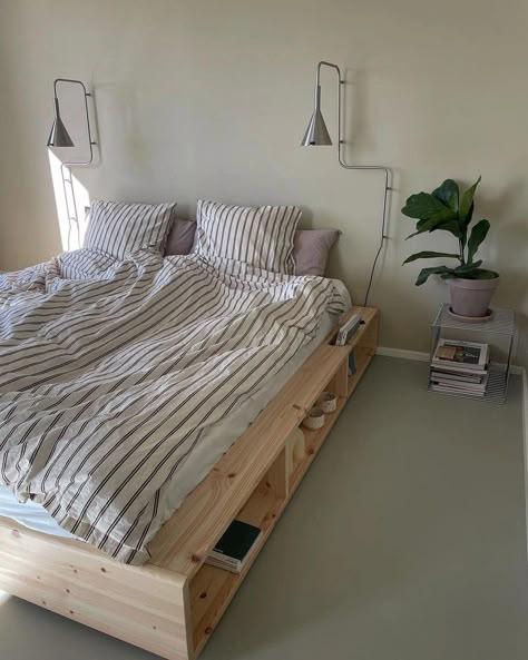 Platform Bedframe Diy, Japanese Wooden Bed Frame, Low Rise Bed Frame, Floor Bed With Headboard, Wooden Bedframe Aesthetic, Bed Frame Small Bedroom, Wooden Crate Bed Frame, Japanese Style Bed Frame, Bedframes With Storage