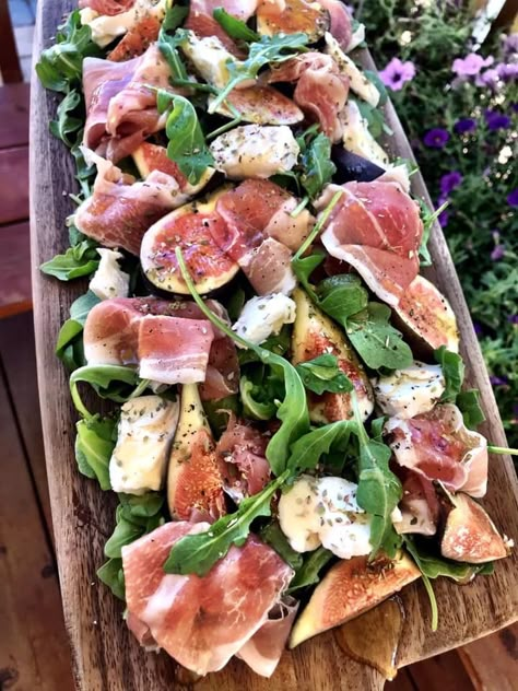 Apetaizer Table Party Ideas, Small Bites Appetizers, Amazing Food Platters, Catering Buffet, Easy Brunch Recipes, Party Food Buffet, Charcuterie Inspiration, Best Appetizer Recipes, Charcuterie Platter