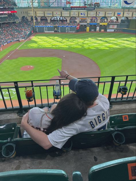 Couples photo ideas for baseball games. astros game 2023 Cute Sports Couples, Baseball Game Photo Ideas, Cute Baseball Couples, Baseball Bf, Sport Couple, Wes Bennett, Baseball Boyfriend, Baseball Couples, Couples Photo Ideas