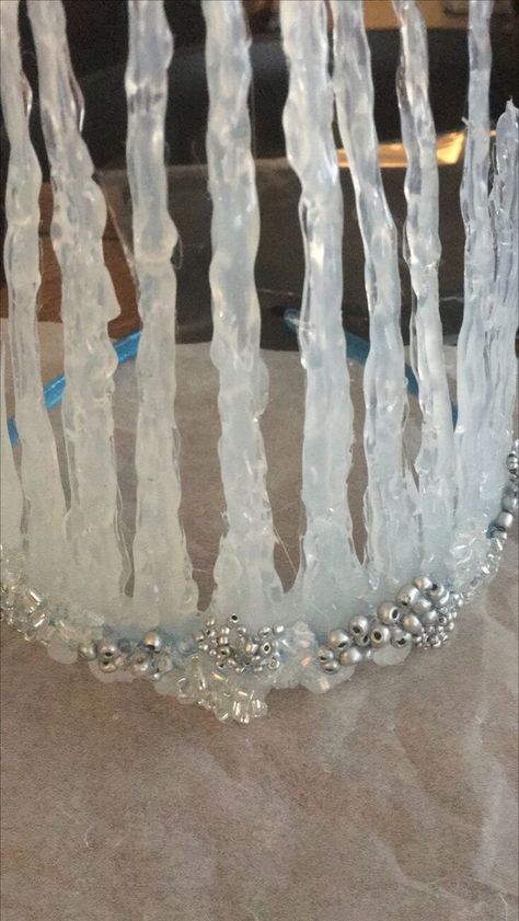 Snow Queen Crown Diy, Ice Queen Crown Diy, Ice Crown Diy, Ice Queen Costume Diy, Winter Costume Ideas, Ice Queen Crown, Ice Princess Costume, Snow Crown, Ice Costume