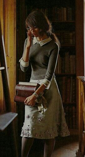 The Librarian Librarian Costume, Portret Feminin, Librarian Style, Librarian Chic, Anthropologie Skirt, Fall Photoshoot, Moda Vintage, Look Vintage, Kate Moss