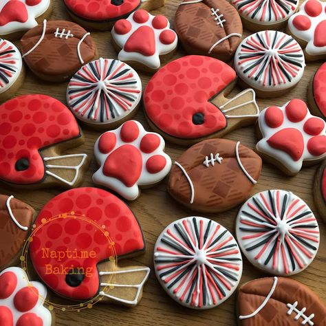 Homecoming Cookies, Football Sugar Cookies, Sports Cookies, Football Cookies, Sugar Cookie Designs, Baked Goodies, Cupcake Ideas, Cookie Designs, Royal Icing Cookies