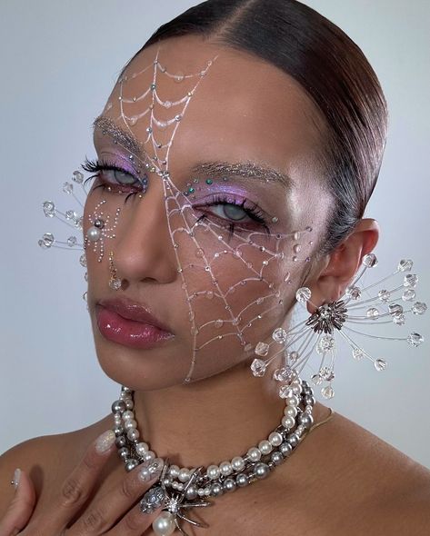 ROWI SINGH⚡️🌻 | Web of tears and gems 💎 💧 ✨ if you’re looking for a really easy Halloween look, this is the one 🕷️ 🕸️ IB @lynda.florae and @meicrosoft… | Instagram Meicrosoft Instagram, Pearl Halloween, Gem Makeup, Space Cadet, Halloween Looks, Easy Halloween, Fairy Core, Fashion Drawing, Halloween Outfits