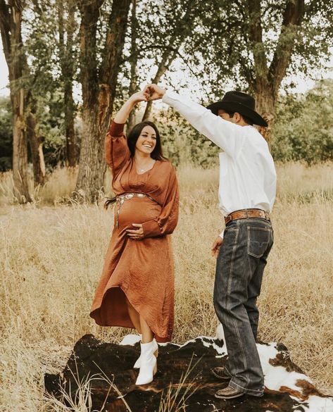 Western Maternity Dresses For Photoshoot, Farm Maternity Pictures Cows, Cowgirl Boots Maternity Outfit, Maternity Photo Shoot Western, Maternity Pictures Cowboy Boots, Western Baby Shower Dress, Cotton Field Maternity Pictures, Western Maternity Outfits Winter, Cowgirl Maternity Pictures