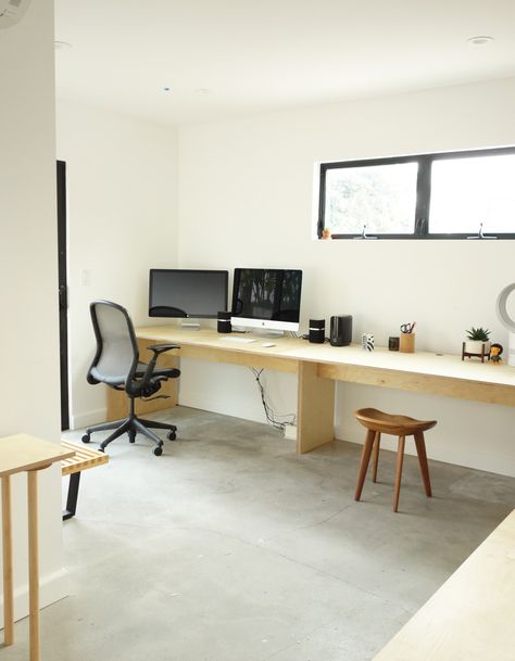 Long Desk Along Wall, Long Office Desk, Warehouse Office Design, Plywood Desk, Low Bookshelves, Pipe Desk, Plywood Design, Home Atelier, Long Desk