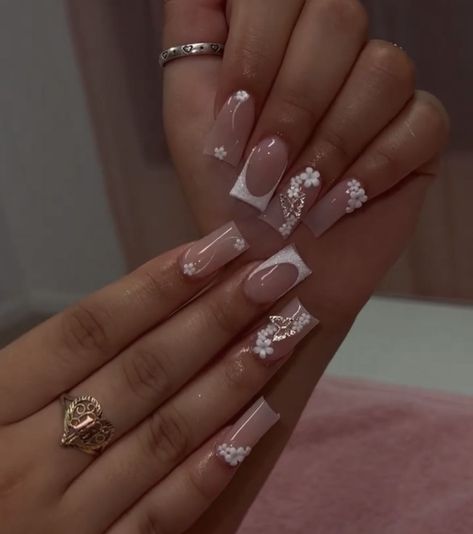 Nail Ideas 2023 Short, Acrylic Nails Designs Square, Nails Painted, Nail Trend, Colored Acrylic Nails, Girly Acrylic Nails, French Tip Acrylic Nails, Simple Acrylic Nails, Work Nails