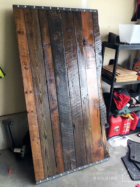 Butcher Block Desk Diy Office, Diy Men’s Office Decor, Rustic Craft Room, Rustic Office Ideas, Diy Desk Ideas, Rustic Desk Decor, Rustic Office Desk, Rustic Office Decor, Industrial Office Desk