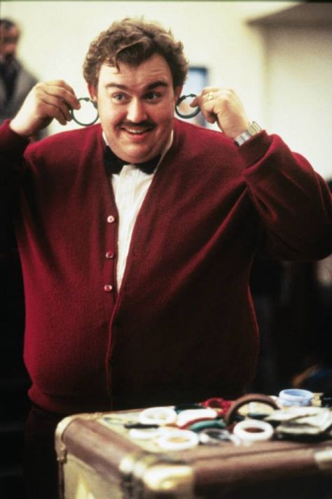 John Candy in Planes, Trains and Automobiles Million Dollar Extreme, Good Comedy Movies, Planes Trains And Automobiles, John Candy, Steve Martin, Hollywood Legends, Comedy Films, Stevie Wonder, Music Film