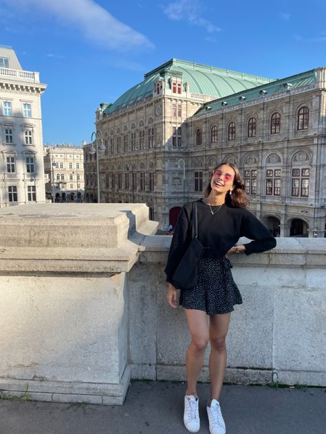 #vienna #albertina #pinkglasses #longchamplepliage #travel Austrian Fashion Vienna, Austria Picture Ideas, Vienna Picture Ideas, Vienna Outfit Summer, Vienna Fashion, Vienna Austria Outfits, Vienna Photo Ideas, Vienna Outfit, Vienna Summer