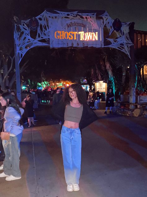 Haven’t been to Knott’s Berry Farm in so long and it did not disappoint for its 50th anniversary! ✨🎃🕯️ #curlyhairstyles #curlyhaircare #naturalhairstyles #naturalhaircare #curlyhaircare #blackgirlshairstyles #longcurlyhair #hairgoals #wetcurlwednesday #texturedhair #washday #length #halloween #scaryfarm #knottsscaryfarm #knottsberryfarm Knots Berry Farm Outfit, Knotts Scary Farm Outfit, Knotts Berry Farm Outfit, Farm Picture Ideas, Scary Farm, Farm Pictures, Knotts Berry Farm, Farm Clothes, Natural Haircare