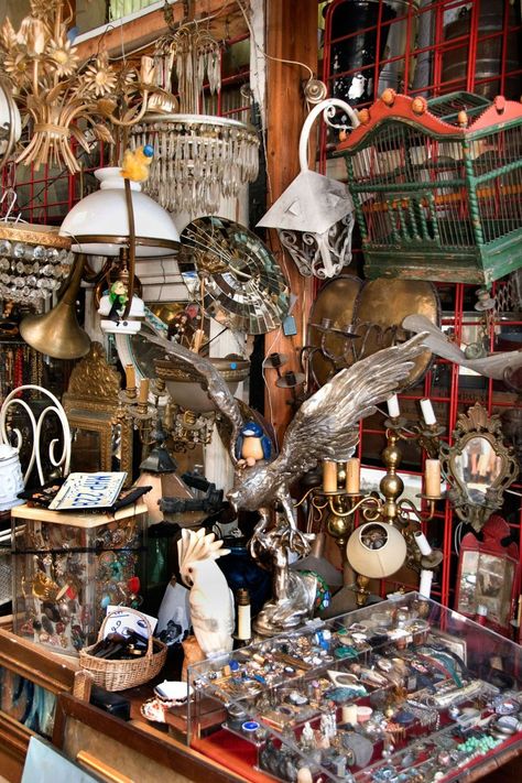 Flee Markets, Flea Market Aesthetic, Vintage Store Ideas, The Romantics, Antique Shopping, Paris Flea Markets, Things To Do In Paris, Best Vacation Destinations, Things To