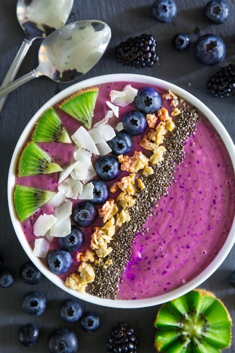 Blueberry Smoothie Bowl, Acai Bowls Recipe, Fruit Dips Recipes, Blueberry Smoothie, Smoothie Recipes Healthy Breakfast, Dinner Sandwiches, Breakfast Smoothie Recipes, Healthy Breakfast Smoothies, Blueberries Smoothie