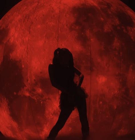 Red Rosa, Strong Female Lead, I See Red, Dancing In The Moonlight, Jungkook Funny, Iphone Wallpaper Themes, Killer Queen, Park Chaeyoung, Dance Performance