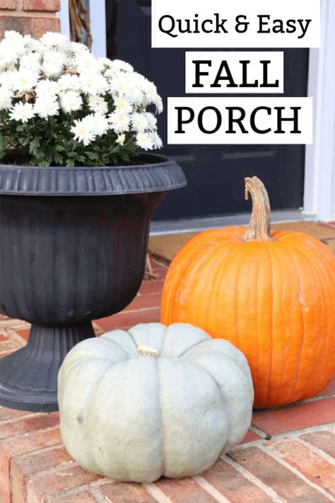 Don't let the busyness of life keep you from creating a welcoming front porch. This quick and easy fall porch is one you can style in just a few minutes. Simple Fall Porch Decor, Small Porch Decor, Thanksgiving Hosting, Fall Porches, Mums In Pumpkins, Fall Front Porch Ideas, Fall Porch Decor, Fall Front Porch Decor, Fall Deco