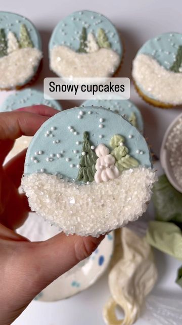 Alex LaRosa on Instagram: "Say it ain’t snow ❄️ 🌨️ still waiting on the first snow here in nyc 🧁 flat topped cupcakes with a sparkly snow hill, trees and a flurry 🧁vanilla cupcakes filled with raspberry jam topped with vanilla buttercream Cake @preppykitchen Buttercream @cake_historian Jam @italianwifebakes Sprinkles @riverroadsprinkleco Sugar glitter @sprinklepop.shop Piping tips @wiltoncakes Supplies @nycake . . . . #letthemeatcake #cakedesigner #cakelover #bakersofinstagram #wintercupcakes #matcha #bakedinbrooklyn #cupcakes #snow #sprinkles #buttercream #explorepage #pipingtips #caketutorial #alexlarosabakery #cupcakedecorating #tree #blue #winterwonderlandcupcakes #winterwonderland #flattop" Winter Onederland Cupcakes Girl, Winter Birthday Cupcakes, Winter Wonderland Cupcakes, Snowflake Cupcake Cake, Cupcake Snow Globe, Snowflake Cupcakes Winter Wonderland, Polar Bear Cupcake, Winter Wonderland Cupcakes Blue, Winter Cupcakes