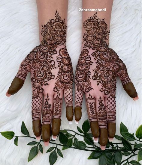 Henna Business, Palm Henna Designs, Wedding Henna Designs, Palm Mehndi, Short Mehndi Design, Full Mehndi, Khafif Mehndi Design, Henna Ideas, Rose Mehndi Designs