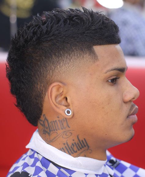 0 Fade Haircut, Taper Mohawk, Taper Fade Curly Hair, Stylish Mens Haircuts, Men's Cuts, Undercut Fade, Men Haircut Curly Hair, Taper Fade Haircut, Tapered Haircut