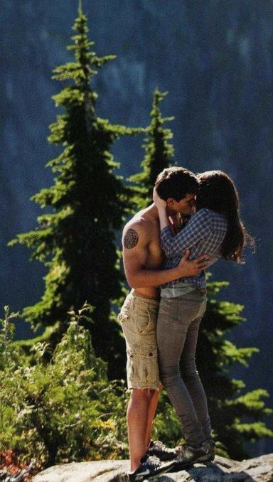 Bella Y Edward, Mrs Bella, Jacob Black Twilight, Jacob And Bella, Twilight Jacob, Eclipse Photos, Team Jacob, Twilight Film, Twilight New Moon