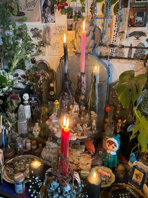 Hippie Room Inspo, Crystal Shrine, Academia Room Ideas, Boho Maximalism, Dark Academia Room Ideas, Character Shrine, Dream Room Decor, Sacred Space Altar, Funky Lamps