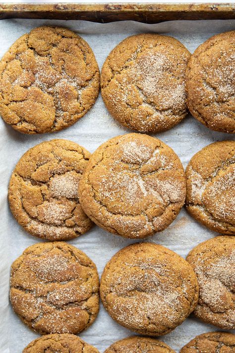 Classic snickerdoodles and gingerbread cookies collide in these soft and chewy gingerdoodles that are heavenly paired with a cup of coffee! Gingerdoodles Cookies Recipe, Gingerdoodle Cookies, Caramel Apple Oatmeal Cookies, Apple Oatmeal Cookies, Apple Oatmeal, Cookie Ball, Ginger Snap Cookies, Molasses Cookies, Crinkle Cookies