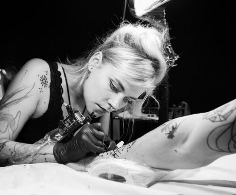 Woman Tattoo Artist Aesthetic, Person Getting Tattooed Reference, Tattoo Artist Reference, Tattoo Artist Photography Working, Female Tattoo Artist Photoshoot, Person Getting Tattooed, Tattoo Artist Female, Tattoo Artist Portrait, Female Tattoo Artist Aesthetic