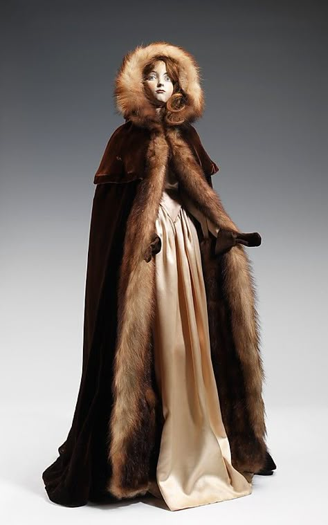 1755 Doll by A. Reichert (metal, plaster, hair, silk, fur, leather), 1949. MMA 18th Century Fashion, Historical Costume, Historical Dresses, Medieval Fantasy, Fantasy Clothing, Fantasy Fashion, Historical Clothing, Mode Vintage, Character Outfits