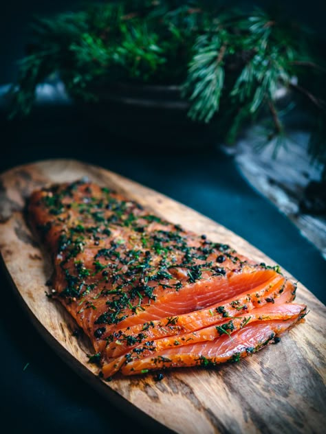 Winter Spiced Gravlax (gravlaks med vinterkrydder) - North Wild Kitchen Norwegian Aesthetic, Wild Cooking, Nordic Diet, Wild Kitchen, Christmas Spread, Cooking Decorating, Norwegian Food, Christmas Meals, Seasonal Cooking