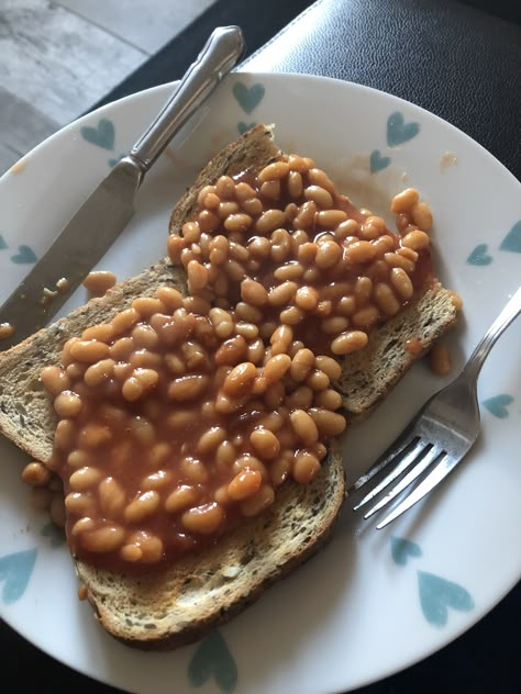 Beans Aesthetic Food, Meal Inspo Recovery, Beans On Toast Aesthetic, Egg On Toast Aesthetic, Oat Meal Aesthetic, Baked Beans On Toast, Revision Motivation, Cake Recipes For Beginners, Easy Breakfasts