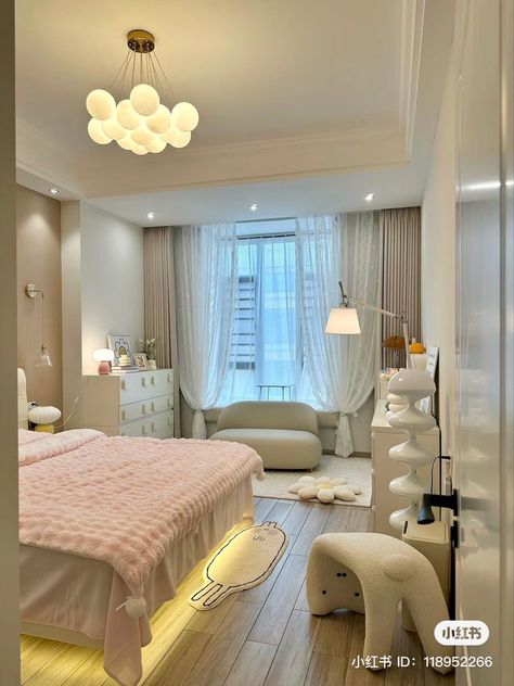 Bedroom Square Layout, Pretty Rooms Bedrooms, Rich Room Aesthetic, Cozy Bedroom Lights, Big Room Ideas, Pink Modern Bedroom, Bedrooms Pink, Relax Room, Bissell Carpet Cleaner