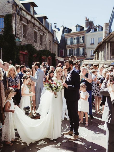 Everything You Need to Know About Receiving Lines Wedding Receiving Line, Parisian Wedding Theme, French Wedding Dress, French Themed Wedding, Wedding Types, Weddings By Color, Wedding Order, France Wedding, French Girls