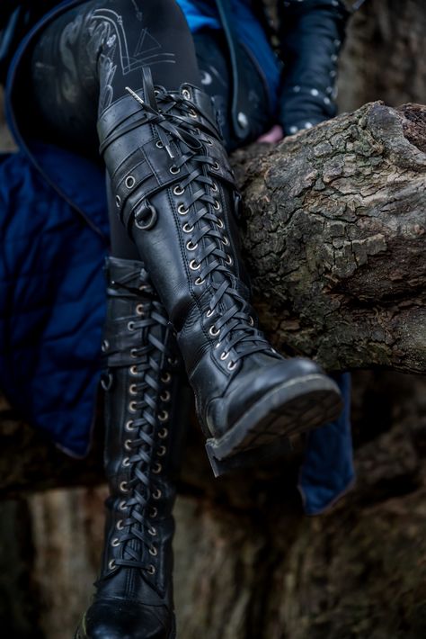 Black Boots Fantasy Aesthetic, Fantasy Combat Boots, Fantasy Boots Shoes, Fantasy Gothic Outfit, Leather Fantasy Outfit, Gothic Shoes Men, Fantasy Leather Boots, Leather Adventure Boots, Fantasy Shoes Boots