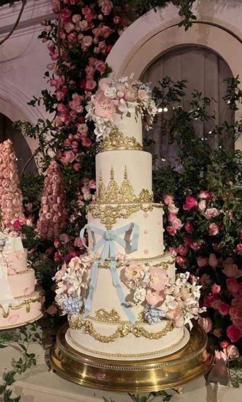 18th Debut Ideas, Debut Cake, Debut Theme, Quince Cakes, Miami Lifestyle, Quince Cake, Sweet 15 Party Ideas Quinceanera, Sweet 15 Party Ideas, Quince Themes