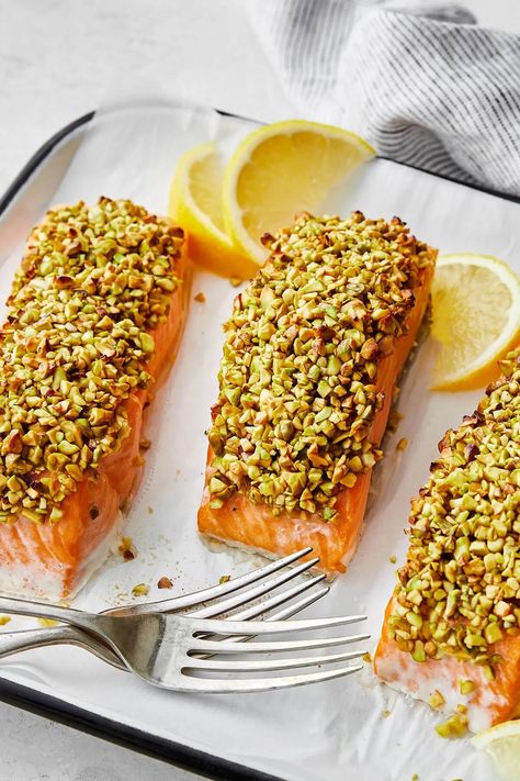 Paleo Salmon Recipe, Best Salmon Recipes, Recipes For Brunch, Crusted Salmon Recipes, Salmon Dinner Recipes, Pistachio Crusted Salmon, Healthy Main Meals, Best Salmon Recipe, Best Salmon