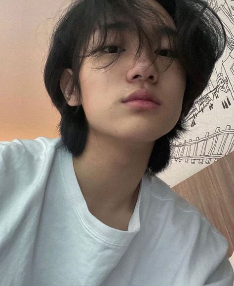 Curly Asian Hair, Kpop Hair, Boy Cuts, Boy Face, Human Poses, Asian Hair, Iphone Background Wallpaper, Male Art, Male Face