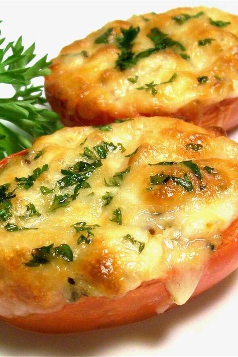 Parmesan Tomatoes | "What a dressy alternative to just sliced tomatoes! " #summerrecipes #summerdishes #recipes #summerfood #summerrecipeideas Parmesan Tomatoes, Veggie Side Dish Recipes, Tomato Dishes, Stuffed Tomatoes, Fresh Tomato Recipes, Sliced Tomatoes, Tomatoes Recipe, Summer Dishes, Veggie Side Dishes