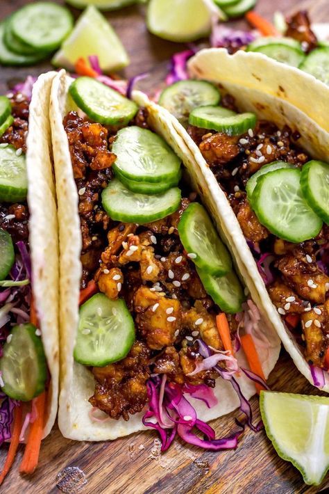 Korean-Inspired Crispy Tofu Tacos. Learn the secret to making the best crispy tofu and serve it in flavor-packed tacos with crunchy slaw and quick pickles. | hostthetoast.com Best Crispy Tofu, Recipes Korean, Quick Pickles, Tofu Tacos, Crispy Tacos, Vegan Tacos, Crispy Tofu, Diet Vegetarian, Tofu Recipes