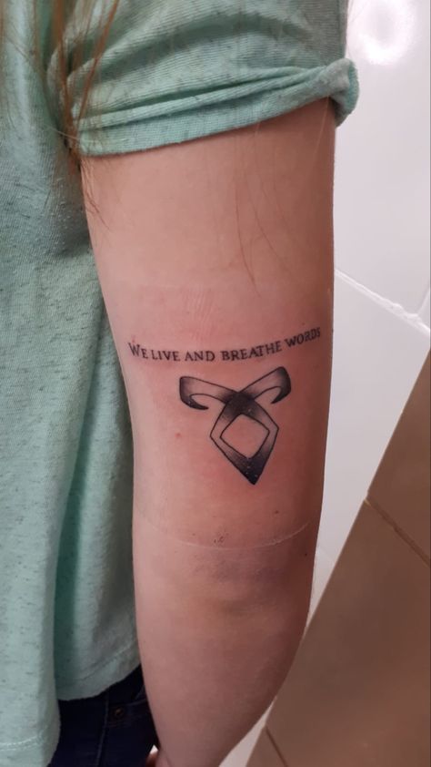 Tattoo cazadores de sombras Cassandra Clare Tattoos, Shadowhunter Tattoo Ideas, Shadow Hunters Tattoo, Shadowhunters Tattoo, City Of Bones Jace, Teen Wolf Tattoo, H Tattoos, Rune Tattoo, Bone Tattoos