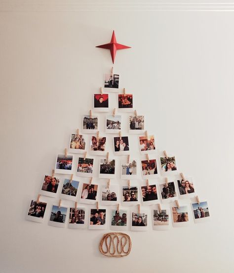 Christmas Tree With Photos, Polaroid Christmas Tree, Polaroid Christmas, Photo Christmas Tree, Christmas Decorations Apartment, Creative Christmas Trees, Family Christmas Cards, Fun Christmas Decorations, Diy Christmas Decorations Easy